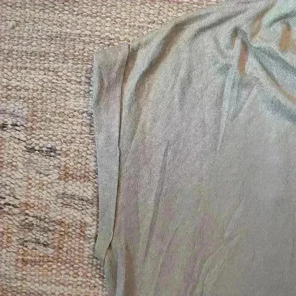 V-neck Tee - Picture 4 of 6